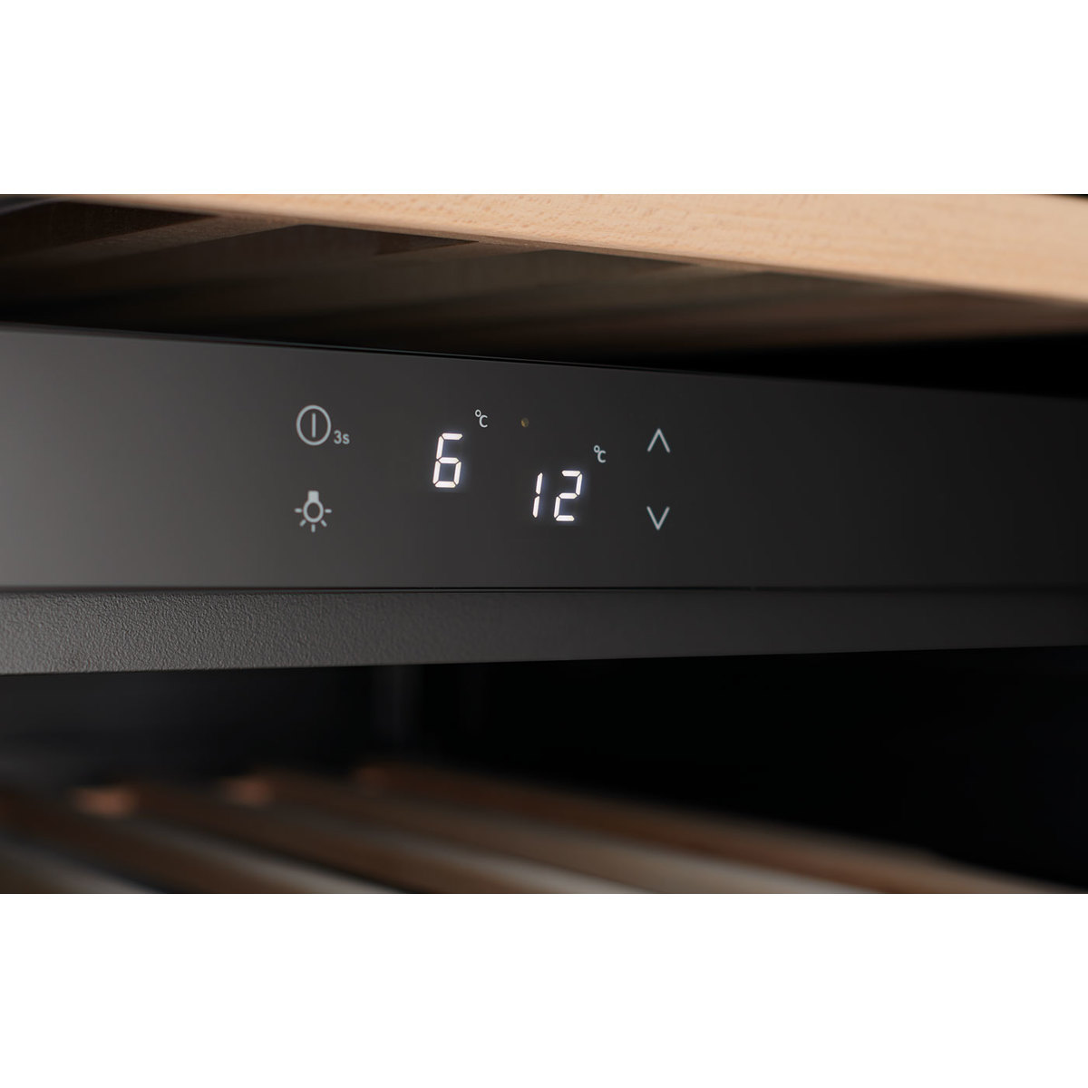 50 Bottle Dual Zone Wine VWD050SBBX Signature Appliances