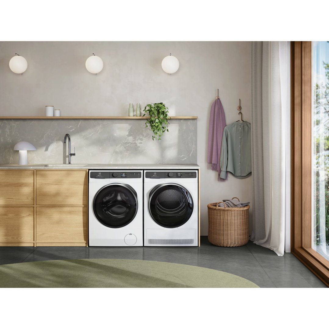 Electrolux 10kg UltimateCare 900 Front Load Washing Machine White EWF1042R9WCS