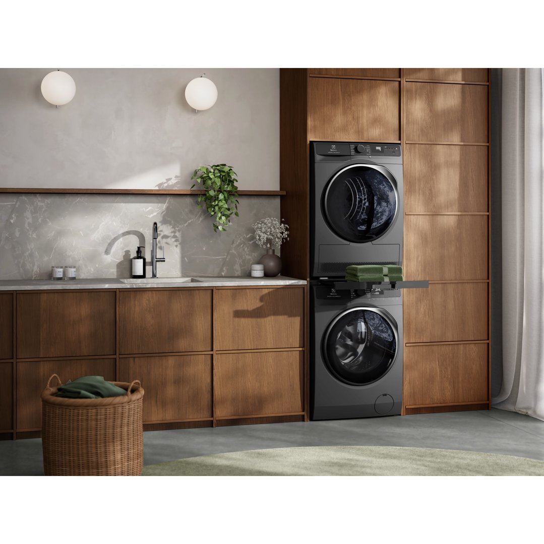 Electrolux 9kg UltimateCare 700 Front Load Washing Machine Dark Onyx EWF9043R7SCS