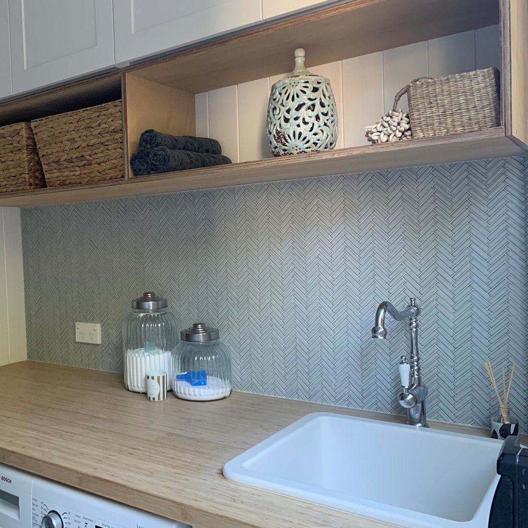Turner Hastings Cuisine 46x46 Inset / Undermount Fireclay Sink with Overflow CU46FS-OF