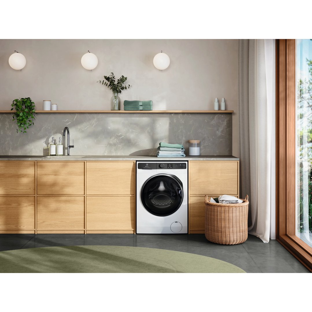 Electrolux 10kg UltimateCare 900 Front Load Washing Machine White EWF1042R9WCS