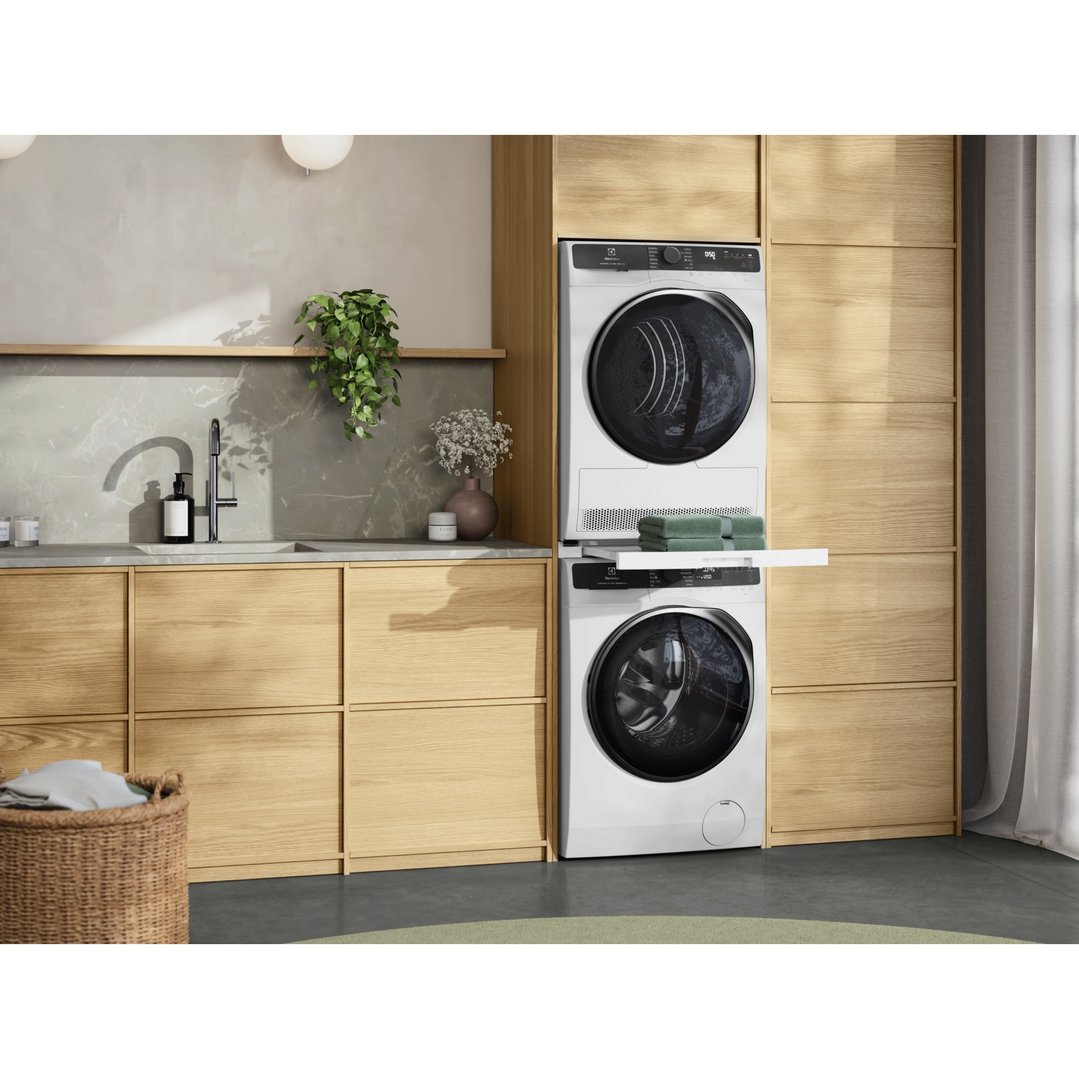 Electrolux 9kg UltimateCare 700 Front Load Washing Machine White EWF9043R7WCS