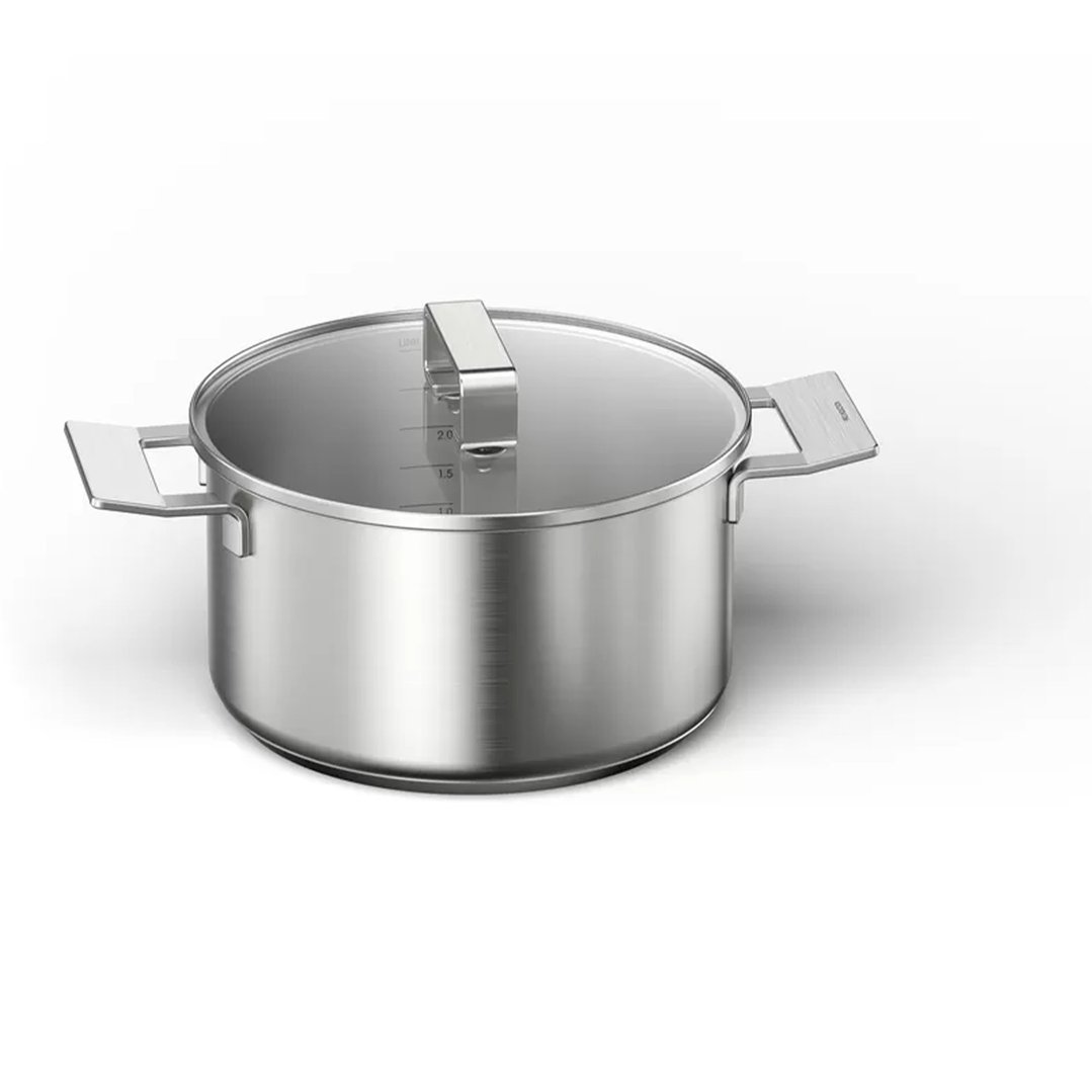 Bosch 6 piece ProInduction cookware set consists of: 3 pots, 2 pans and 1 sauce pan HEZ9SE060