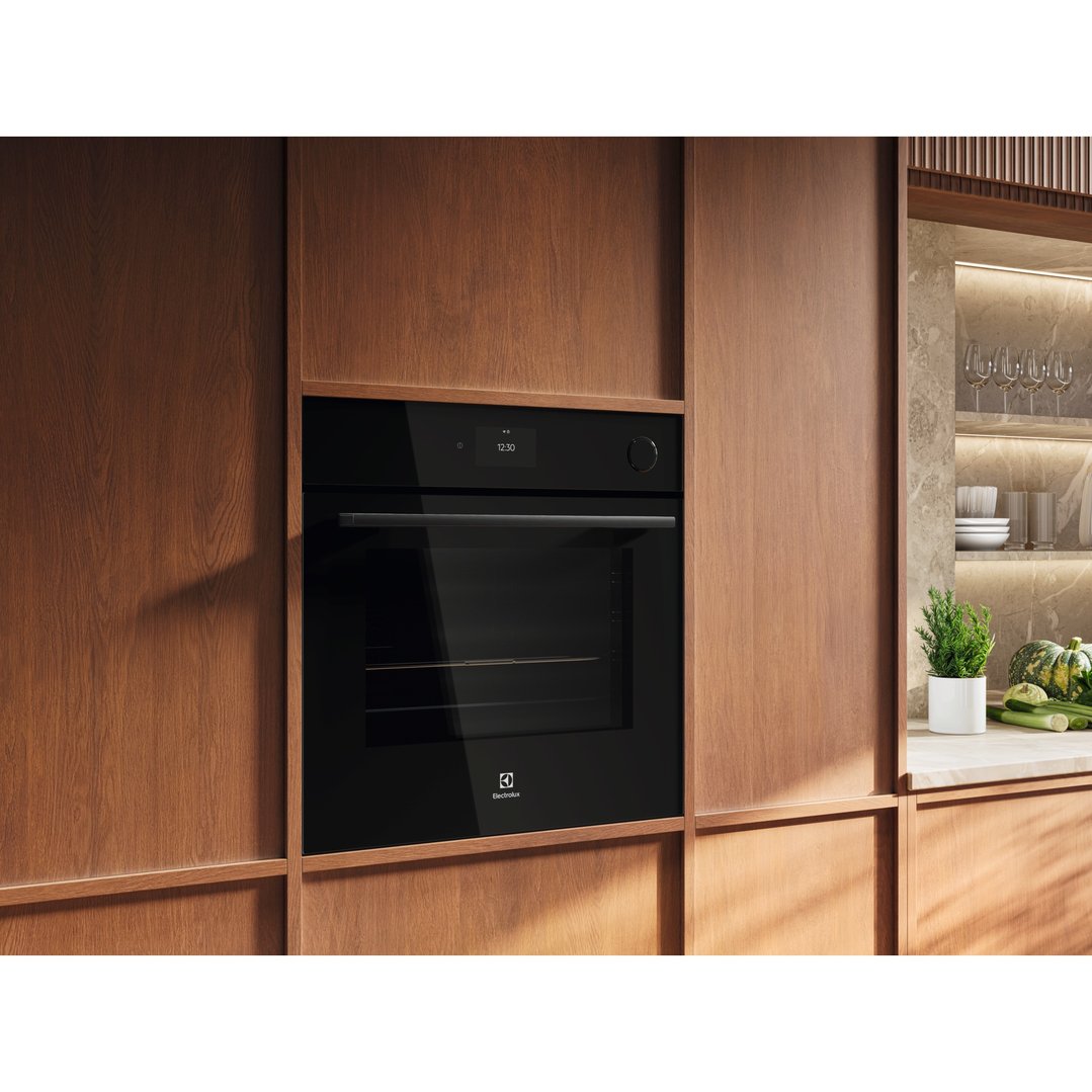 Electrolux 60cm Pyrolytic Oven with Added Steam and Food Probe, 22 Function, Black - 700 Series EVEP6818BF