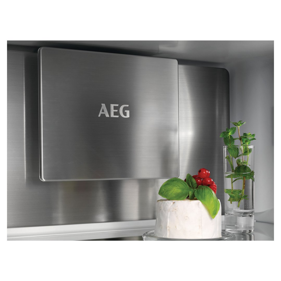 AEG 8000 Series 245L Built-in Bottom Freezer Fridge OSC8M18ADC