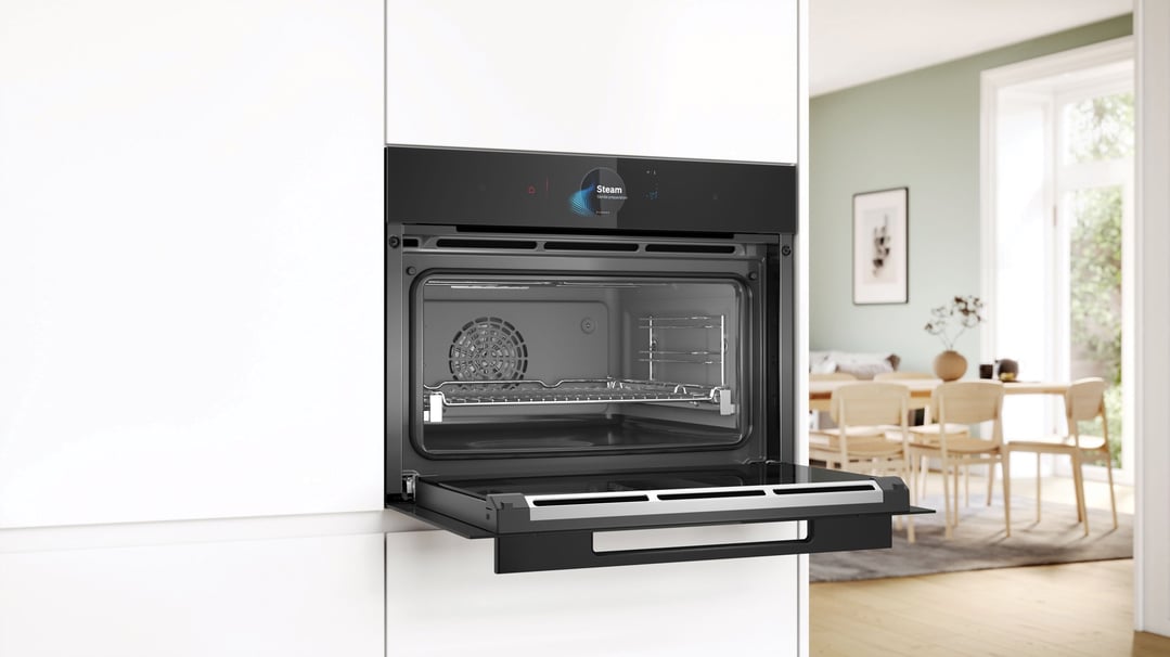 Bosch Series 8 Built-in compact oven with steam function 60 x 45 cm Black CSG958DB1