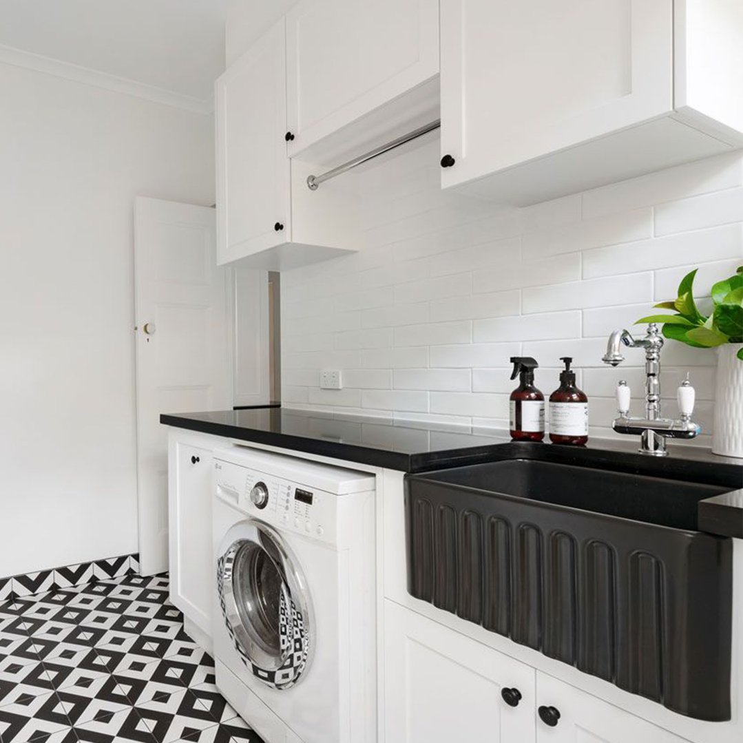 Turner Hastings Novi 50x46 Fireclay Butler Sink - Matte Black NO50FS-MB