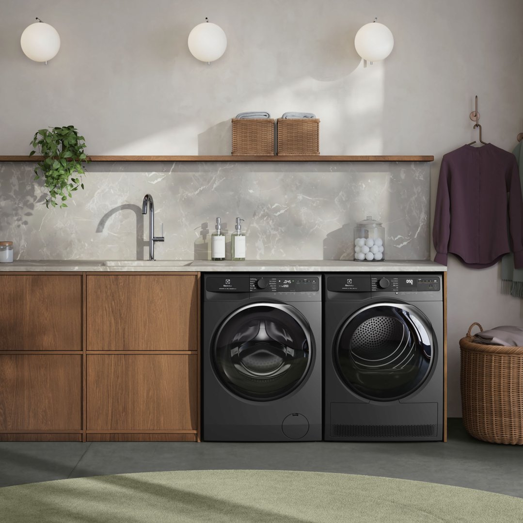 Electrolux 12kg UltimateCare 700 Front Load Washing Machine Dark Onyx EWF1243R7SCS