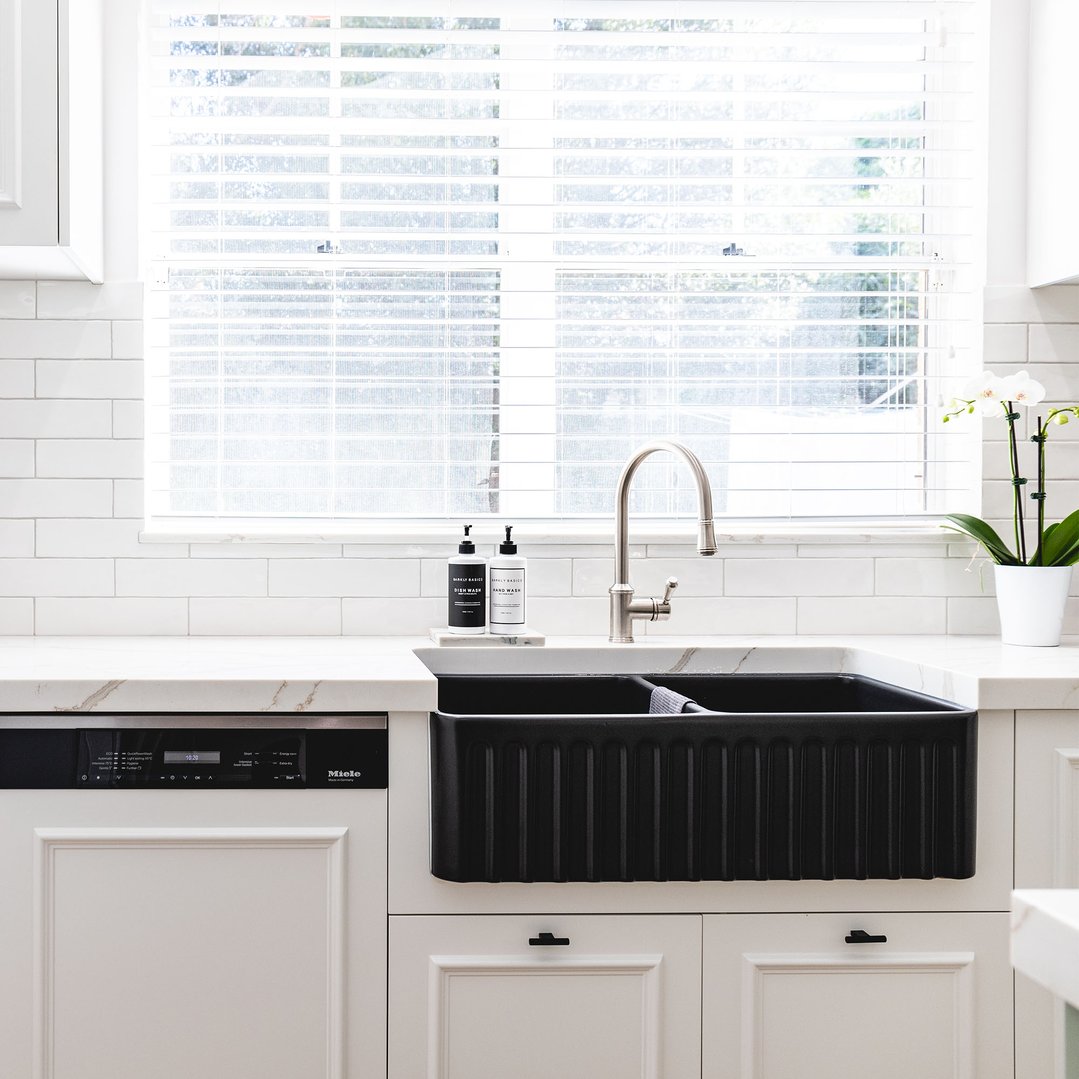 Turner Hastings Novi 85x46 Double Bowl Fireclay Butler Sink - Matte Black NO85FS-MB