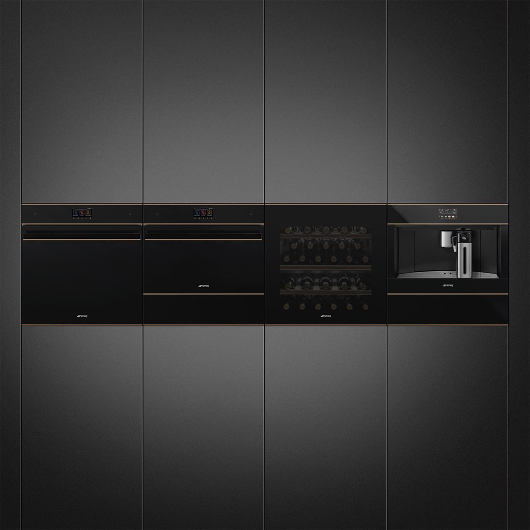 Smeg 60cm Dolce Stil Novo Pyrolytic Oven Black and Copper Trim SOP6604TPNR