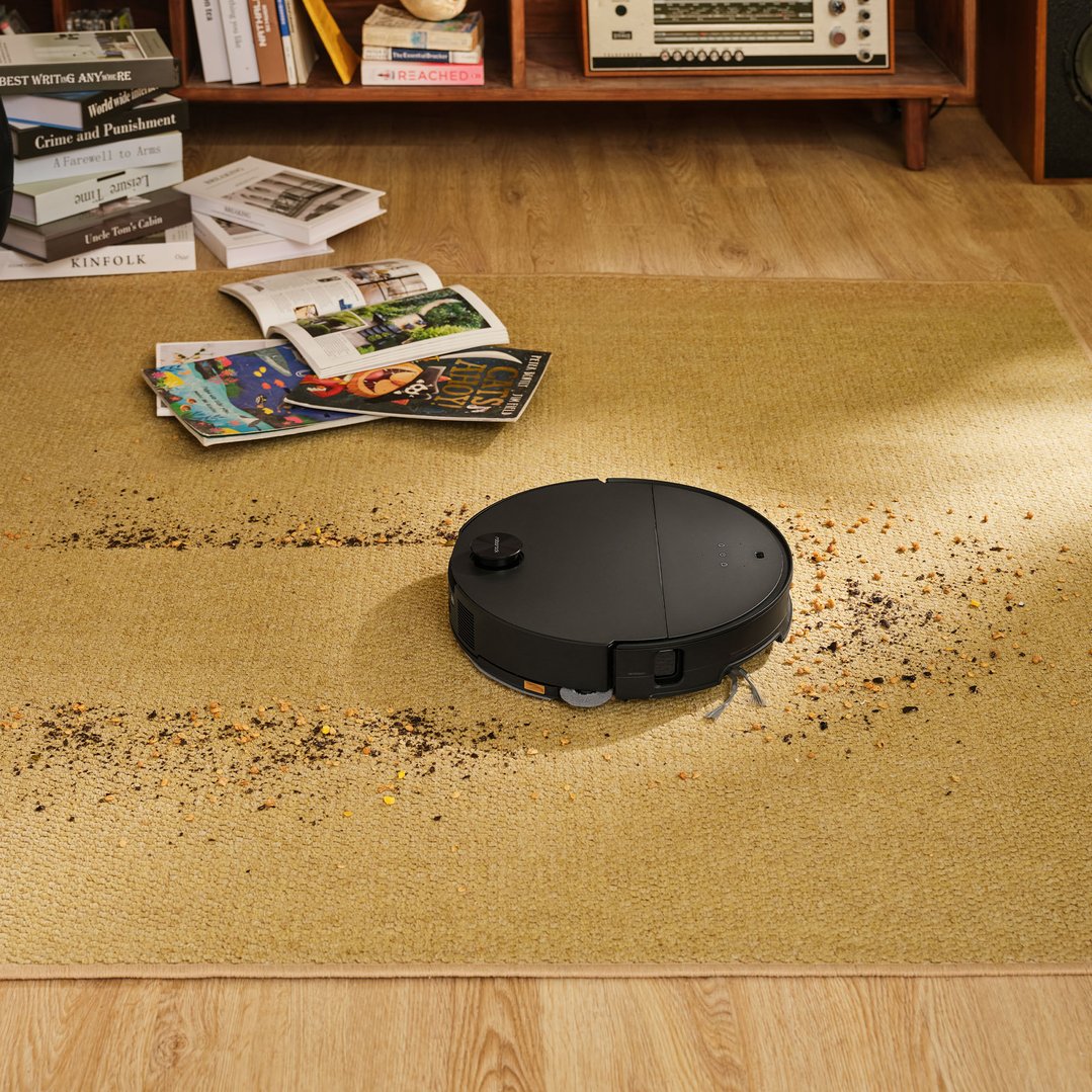 Roborock Saros 10 Robotic Vacuum Black RR-S1052-03-BLK