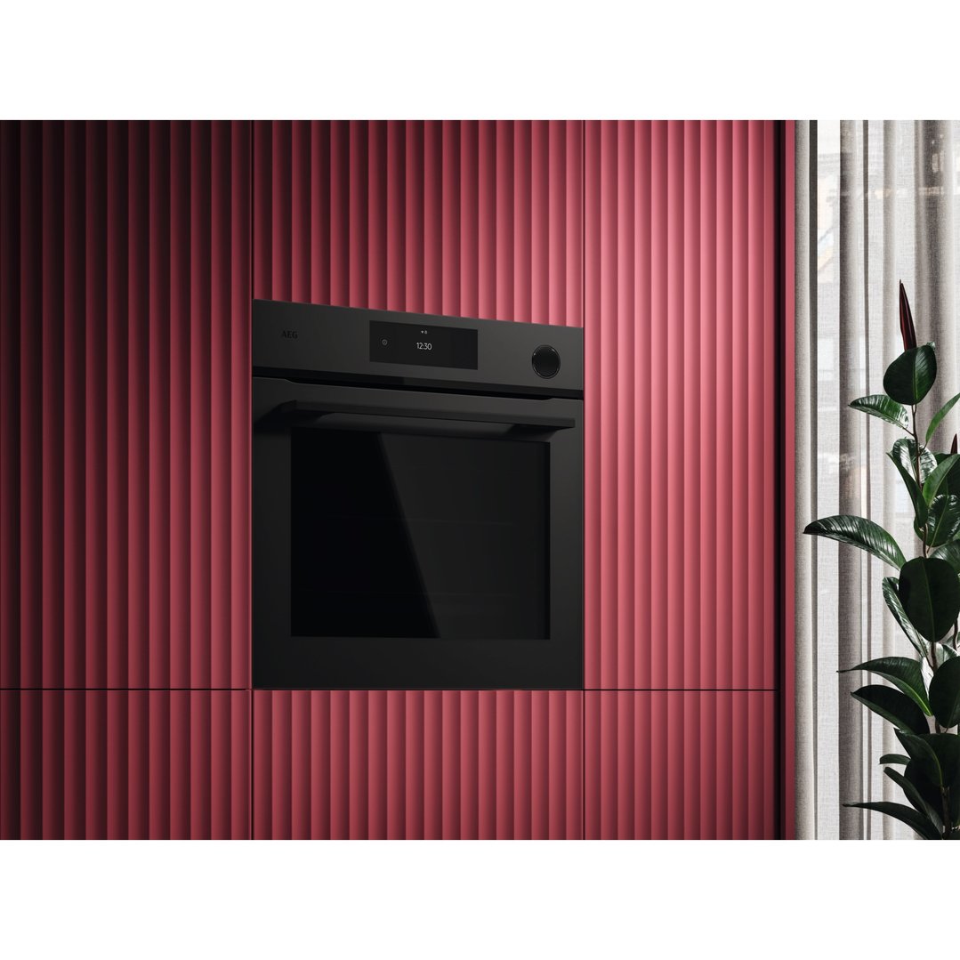 AEG 60cm Multifunction 22 Matte Black STEAMCRISP® Oven NBR7P731ST