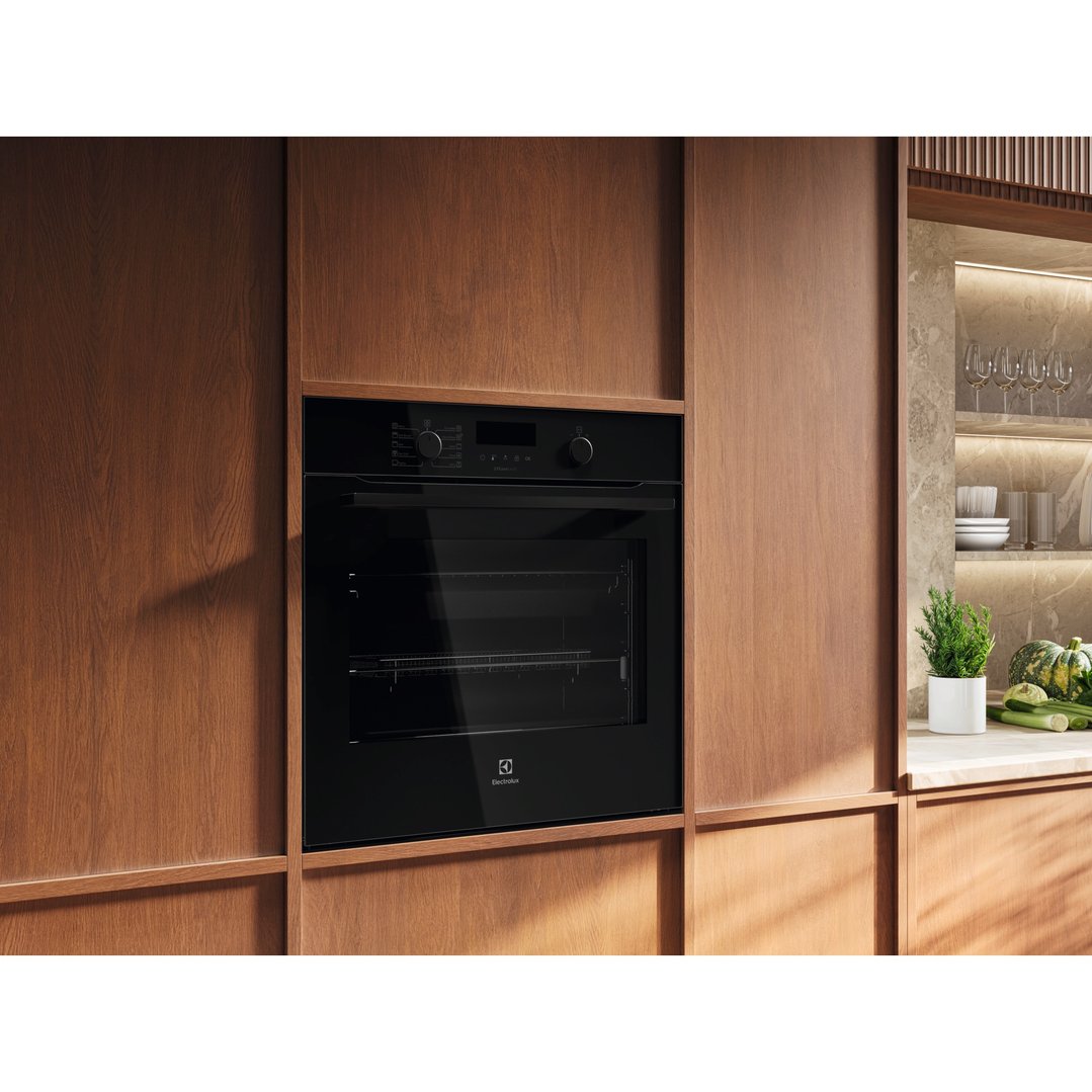 Electrolux 60cm Pyrolytic Oven with SteamBake, Black - 600 Series EVEP6515DF