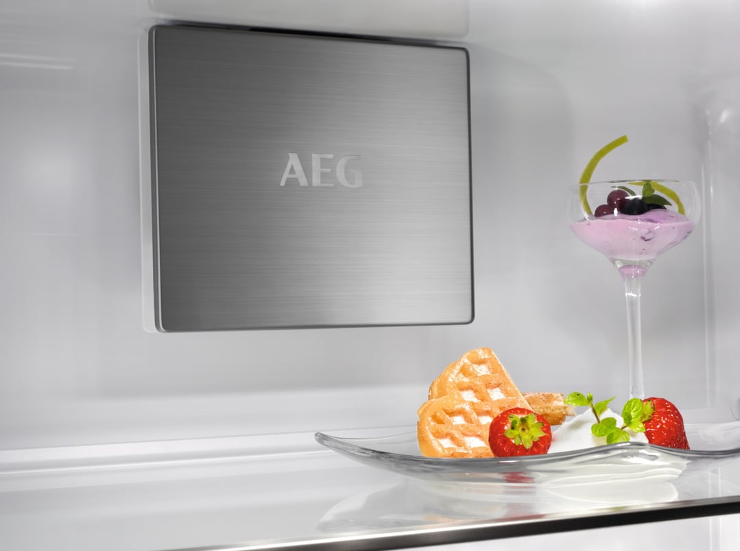 AEG 7000 Series 376L Built-in Bottom Freezer Fridge OSC7P19ACF