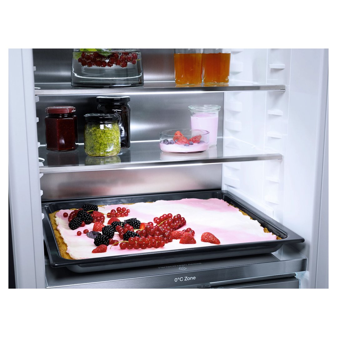 Miele 294L Fully Integrated Fridge with PerfectFresh Pro Technology KS7743E