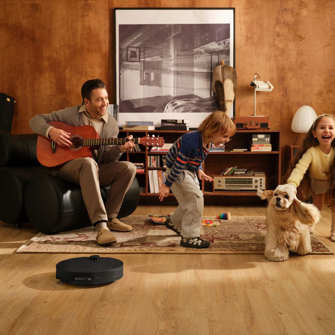 Roborock Saros 10 Robotic Vacuum Black RR-S1052-03-BLK