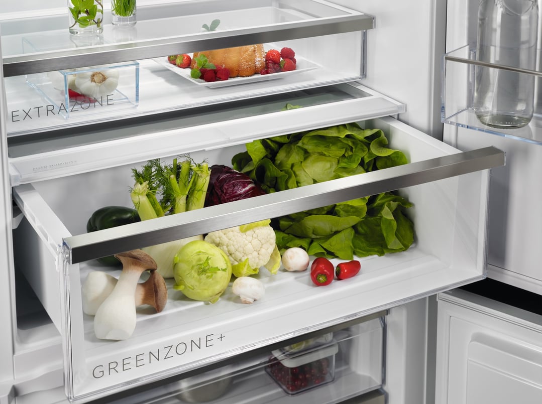 AEG 7000 Series 376L Built-in Bottom Freezer Fridge OSC7P19ACF