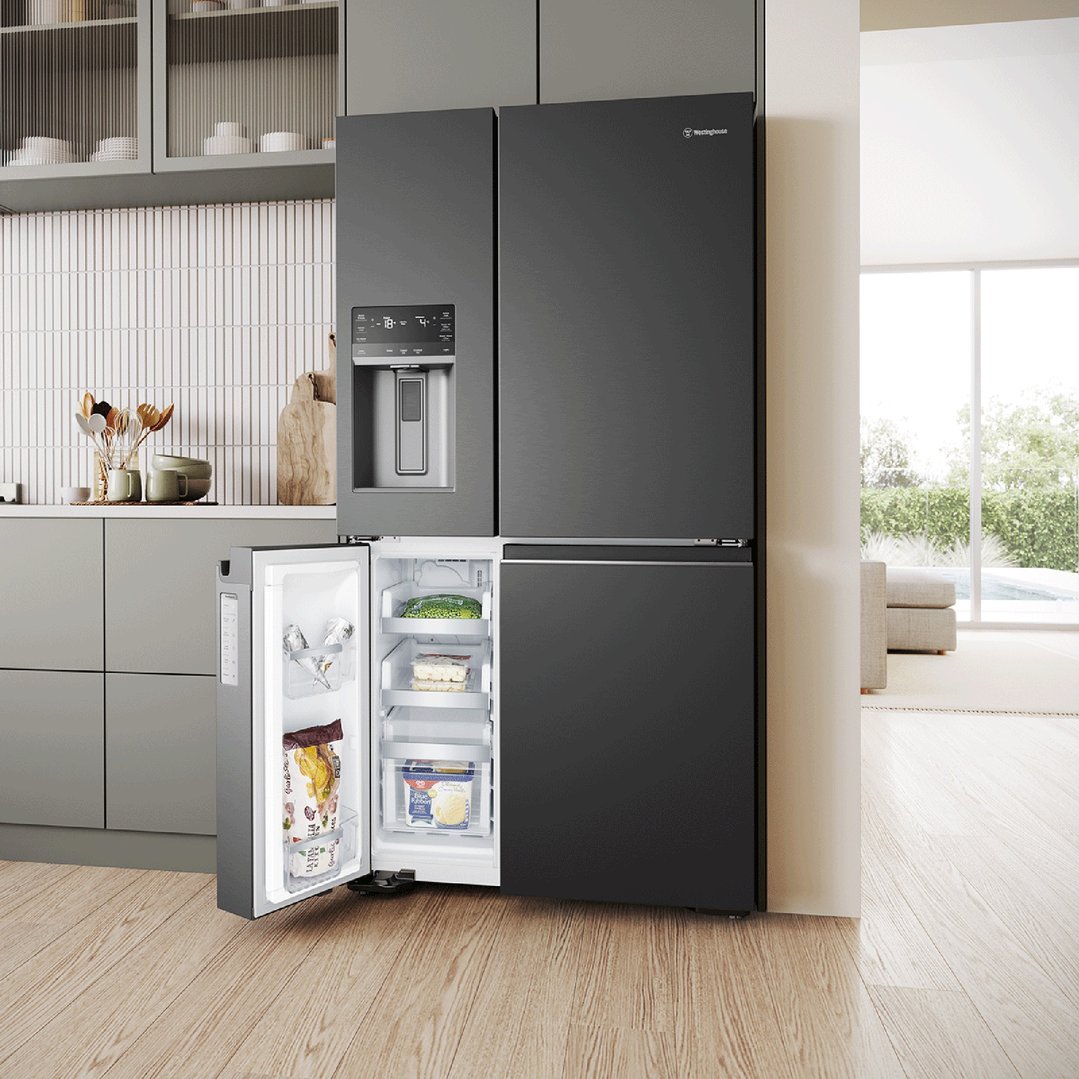 Westinghouse 609L Quad Door Fridge - Matte Black WQE6170BB