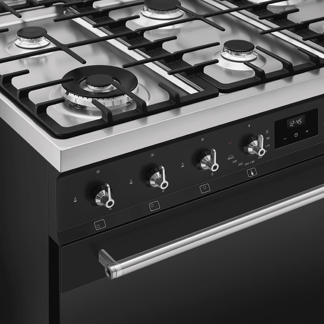Smeg 90cm 6 Burner Classic Freestanding Pyrolytic Cooker Matte Black CSP9GMMBA2