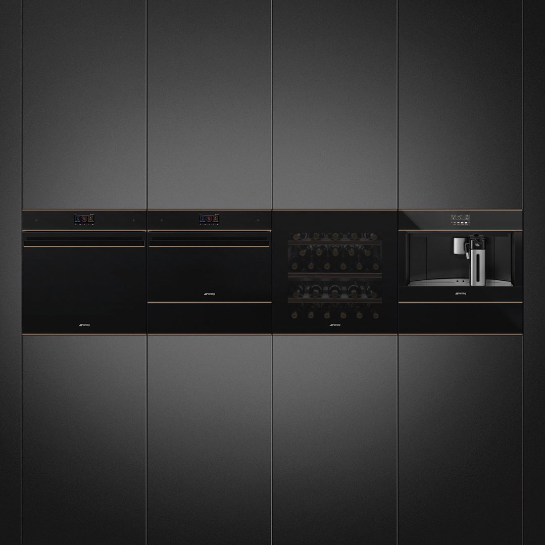 Smeg 60cm Dolce Stil Novo Pyrolytic Oven Black and Copper Trim SOP6604TPNR