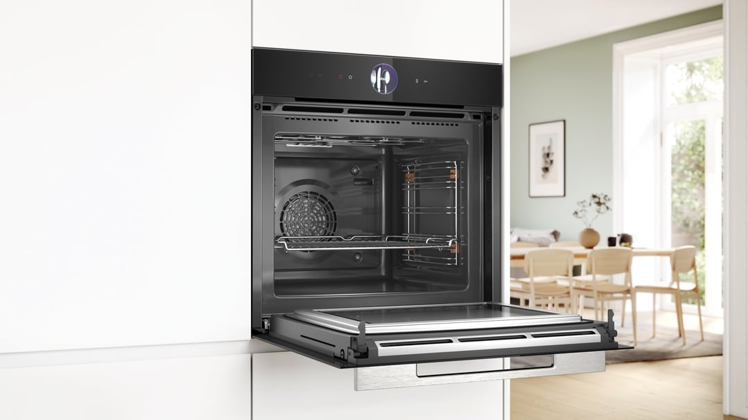 Bosch 60cm Series 8 Multifunction Pyrolytic oven with Microwave - TFT Touch display Plus HMG7761B1A