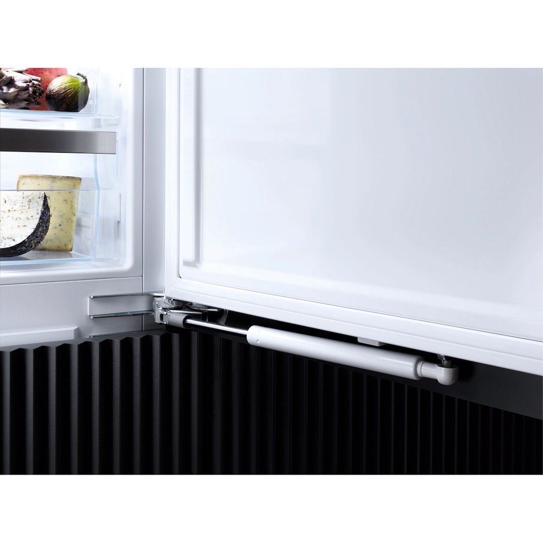 Miele 213L Fully Integrated Freezer with Plumbed-In IceMaker and Wi-Fi Connectivity FNS7794E