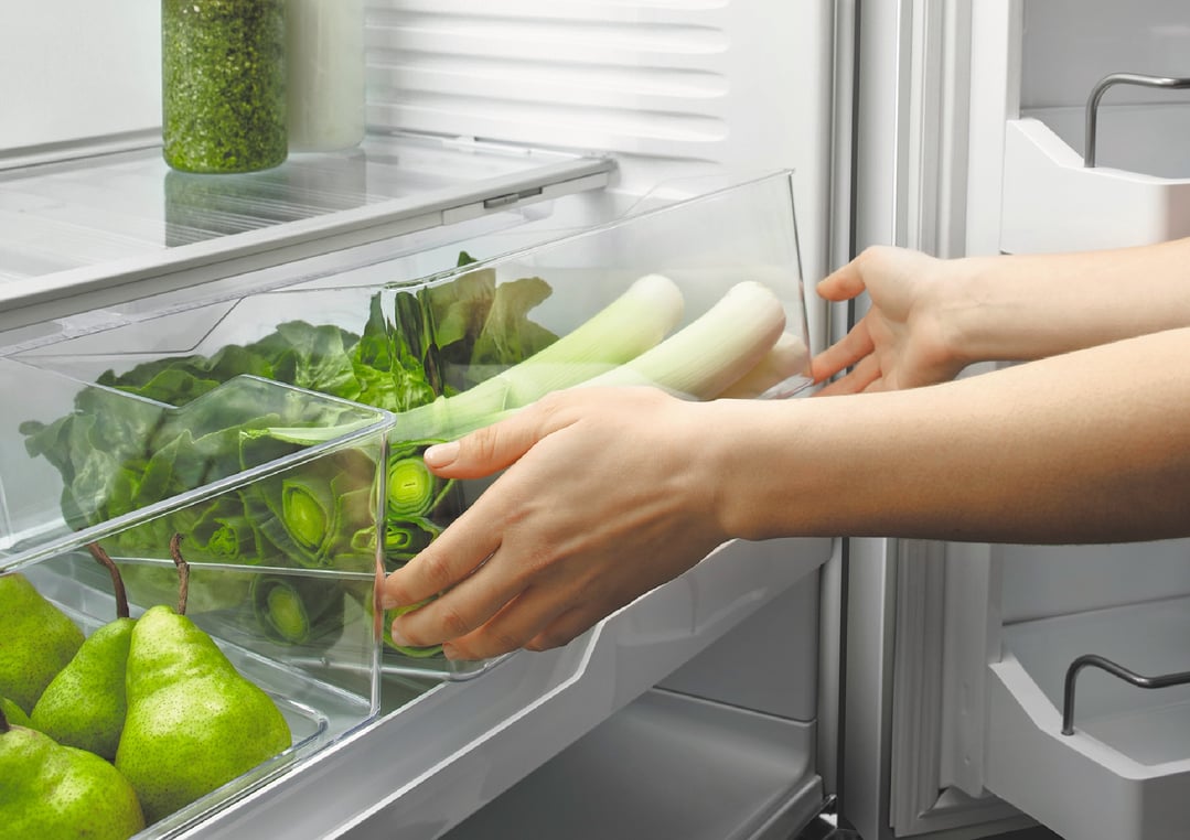 Fisher & Paykel 569L Series 7 French Door Refrigerator Freezer, Ice & Water RF610ADUB5