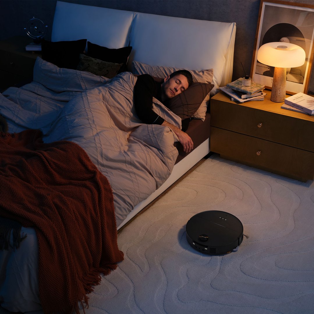 Roborock Saros 10 Robotic Vacuum Black RR-S1052-03-BLK