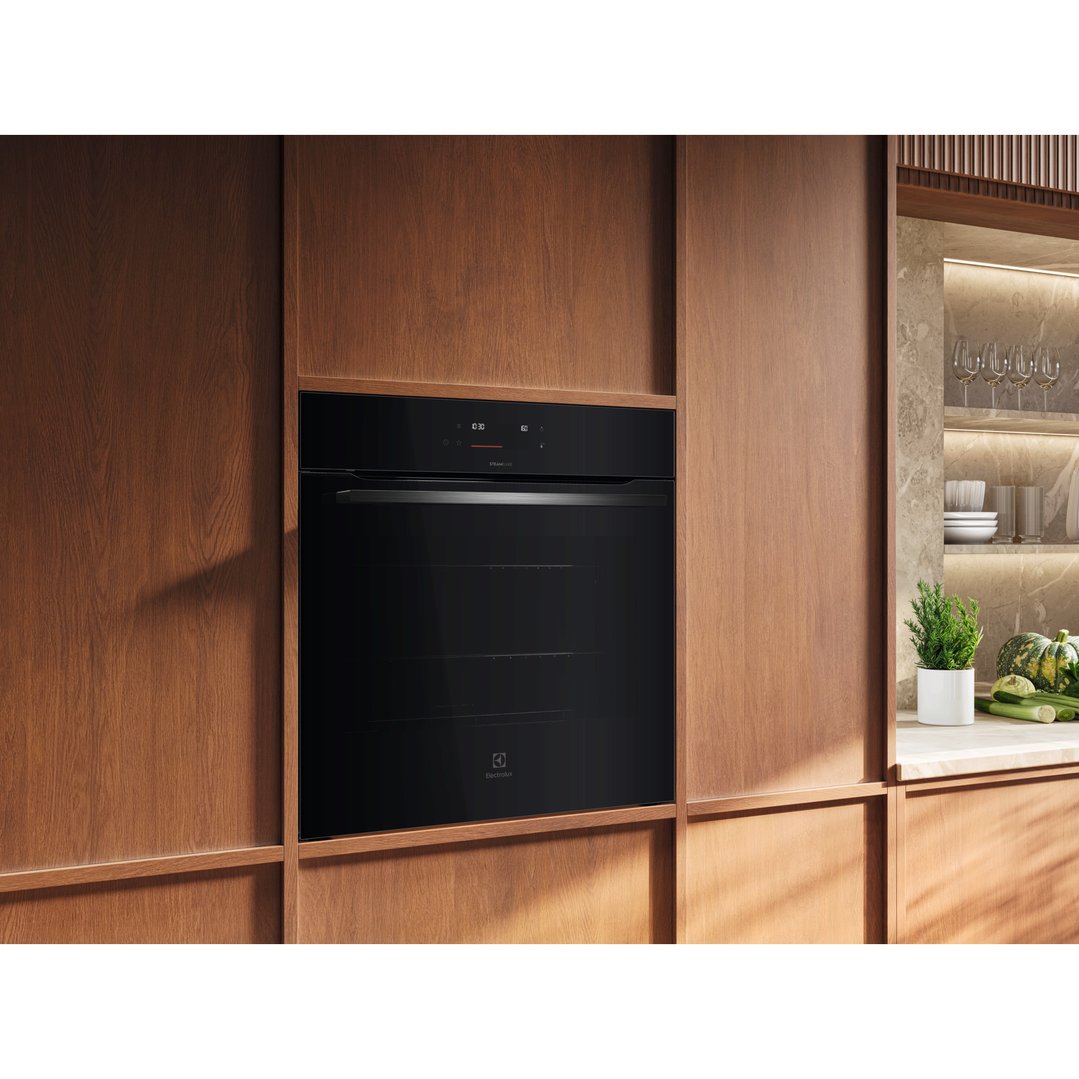 Electrolux 60cm Pyrolytic Oven with SteamBake and Food Probe, Black - 600 Series EVEP6616DF