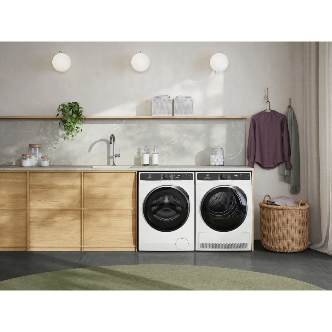 Electrolux 9kg UltimateCare 700 Front Load Washing Machine White EWF9043R7WCS
