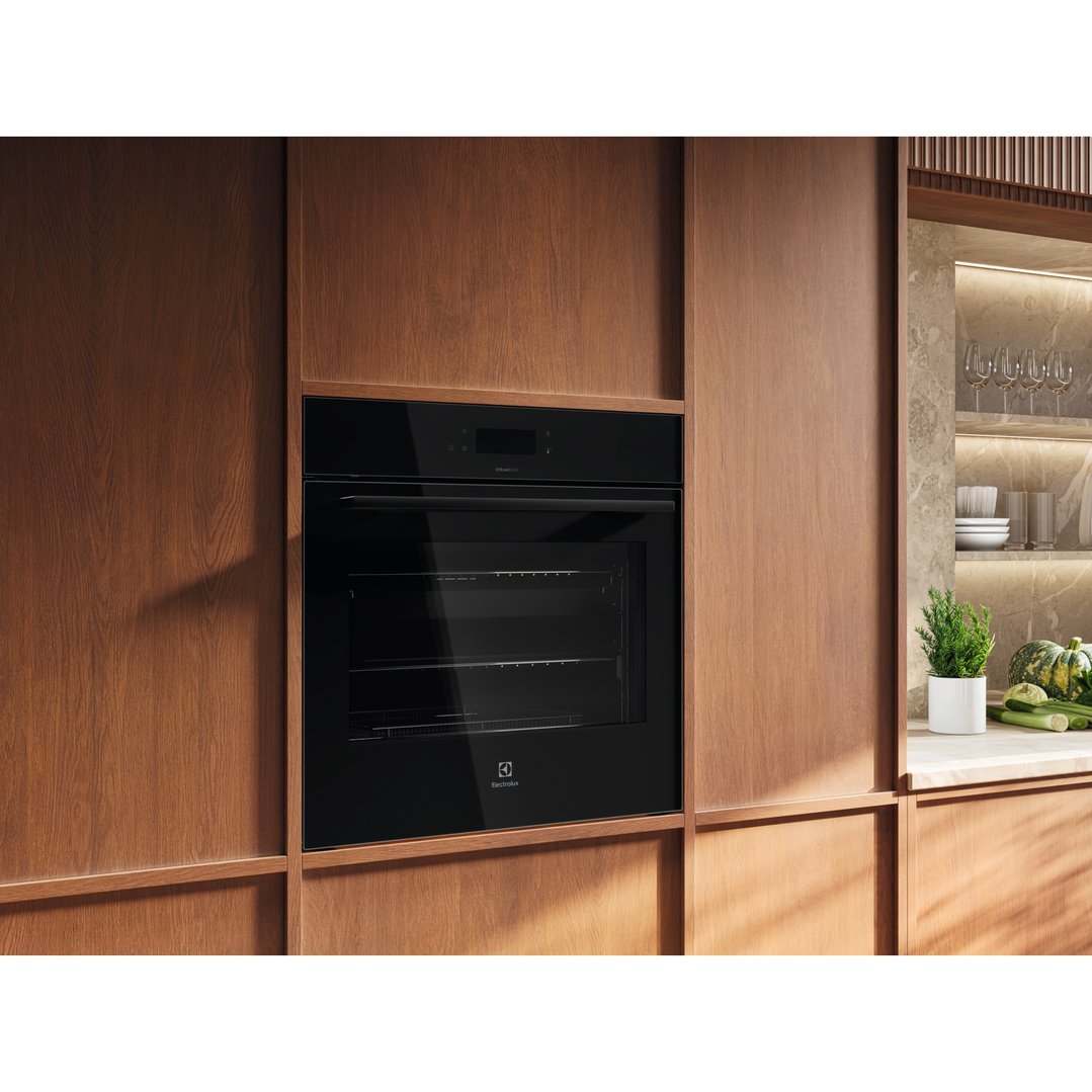 Electrolux 60cm Oven with SteamBake, Black - 500 Series EVE6615DF