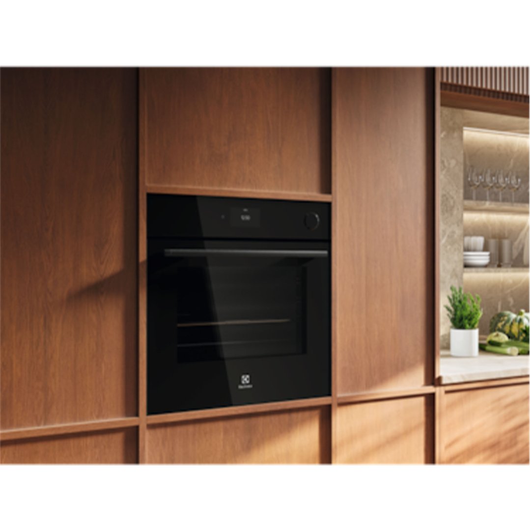 Electrolux 60cm Pyrolytic Oven with Added Steam and Food Probe, 22 Function, Black - 700 Series EVEP6818BF