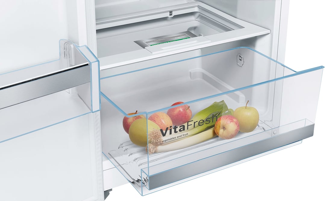 Close up of the VitaFresh drawer in a Bosch fridge with fruit and vegetables