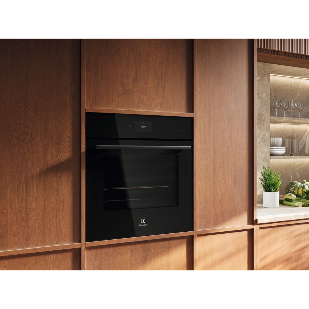 Electrolux 60cm Oven with Full Steam and Food Probe, 24 Function, Black - 800 Series EVES6810BF