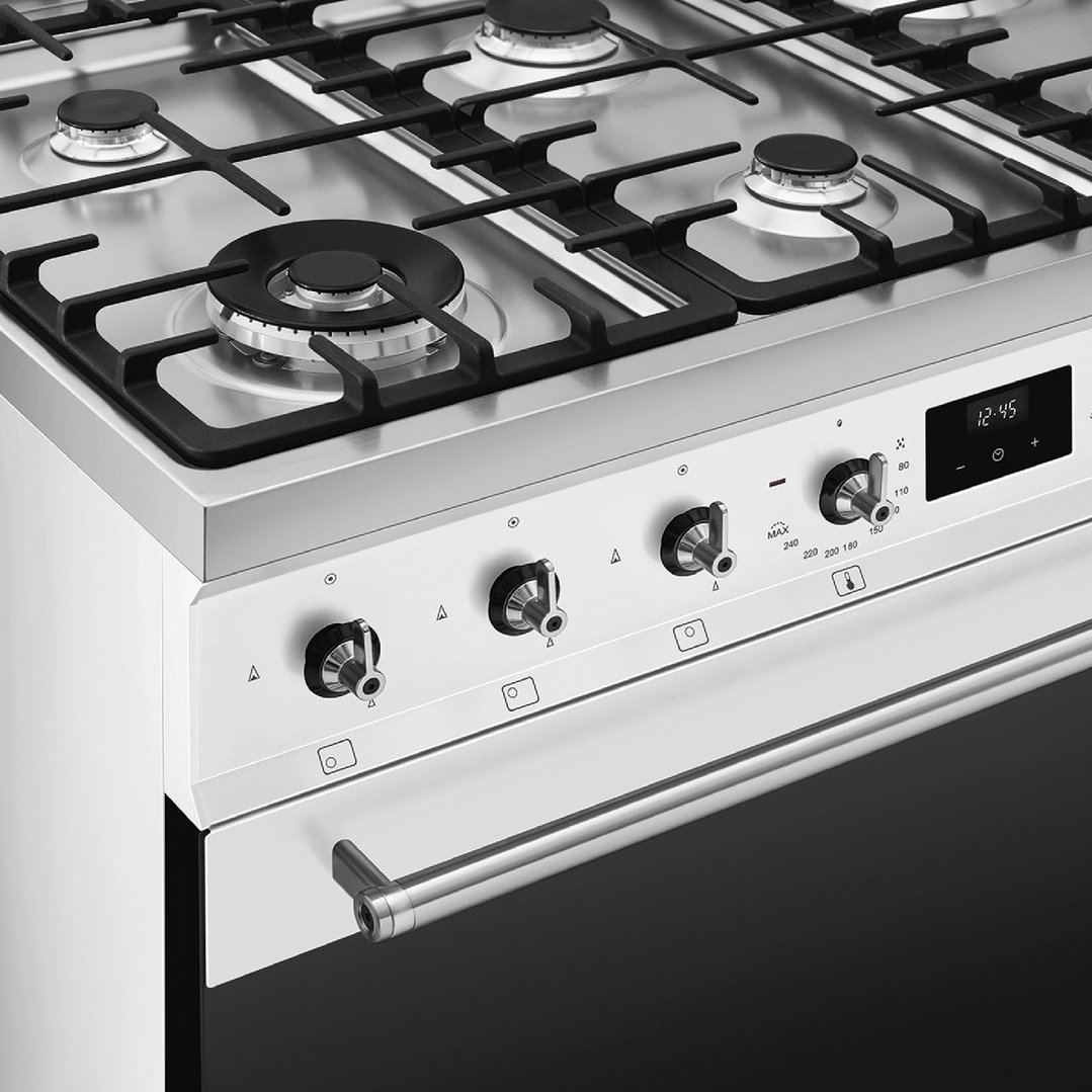 Smeg 90cm 6 Burner Classic Freestanding Dual Fuel Cooker White CS9GMWHA2