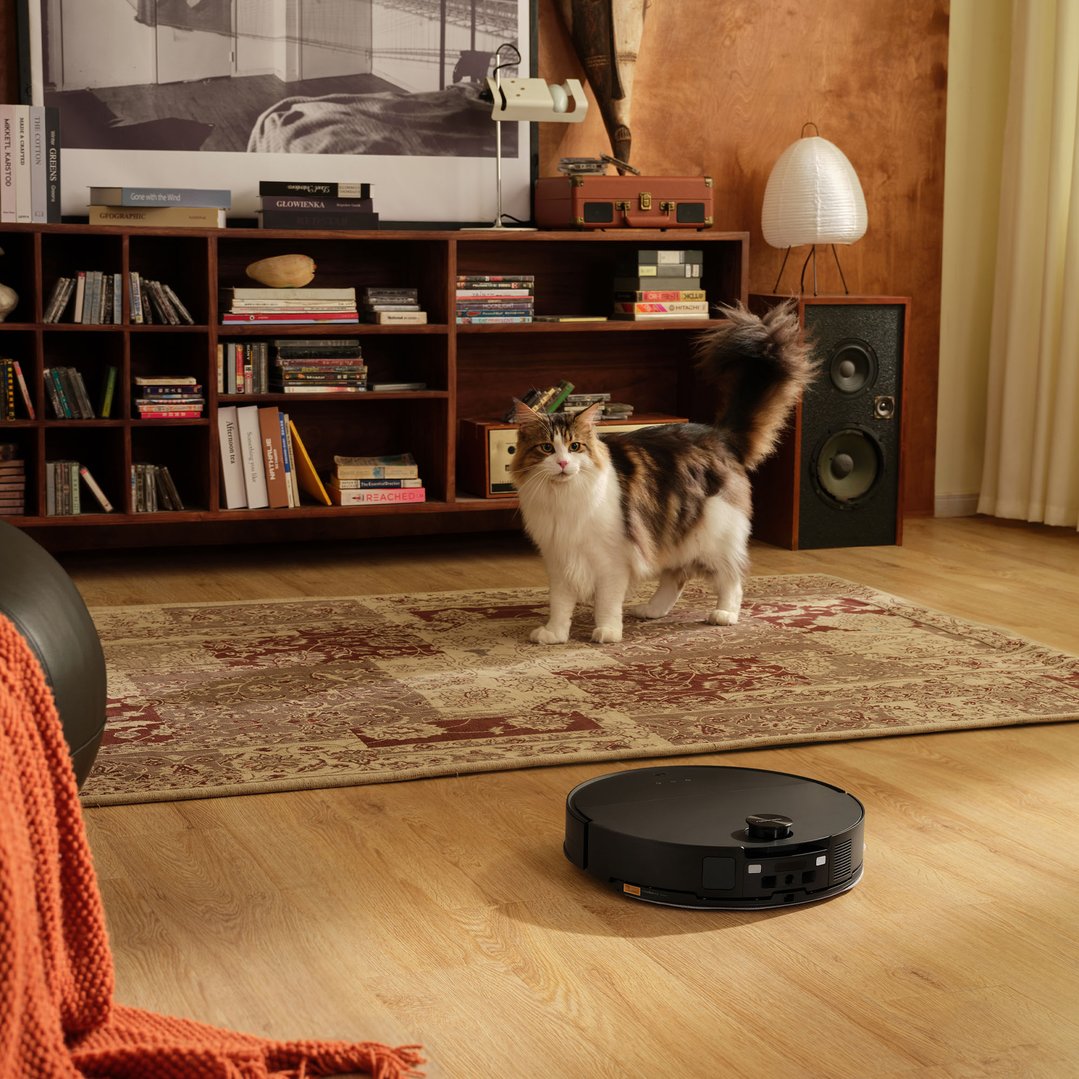 Roborock Saros 10 Robotic Vacuum Black RR-S1052-03-BLK