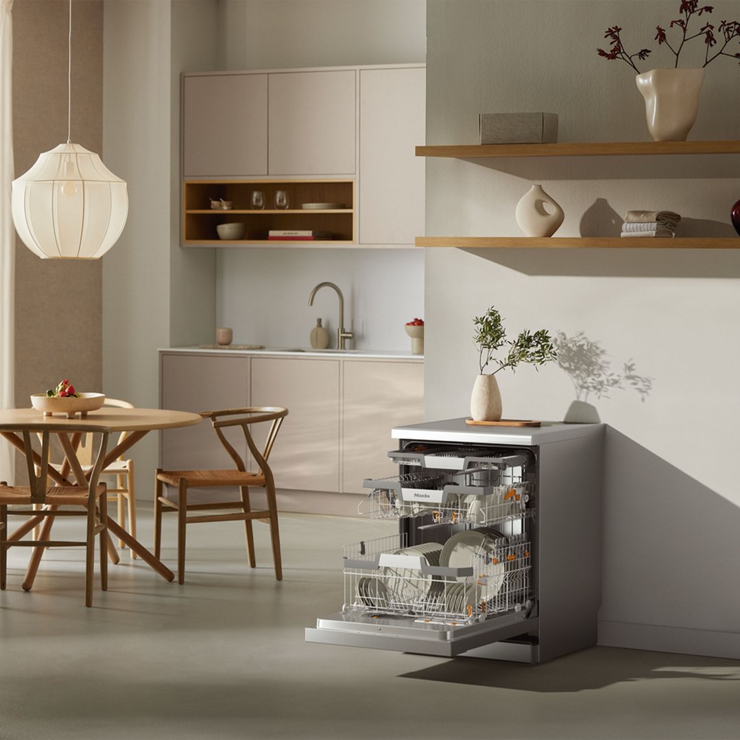 Miele 60cm Freestanding Dishwasher with AutoOpen Drying and Automatic Dispensing PowerDisk CleanSteel G7130SCCLST