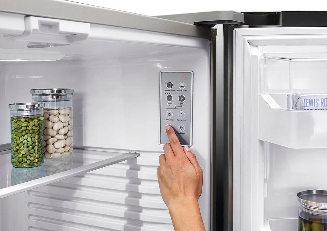 Fisher & Paykel 569L Series 7 French Door Refrigerator Freezer, Ice & Water RF610ADUB5