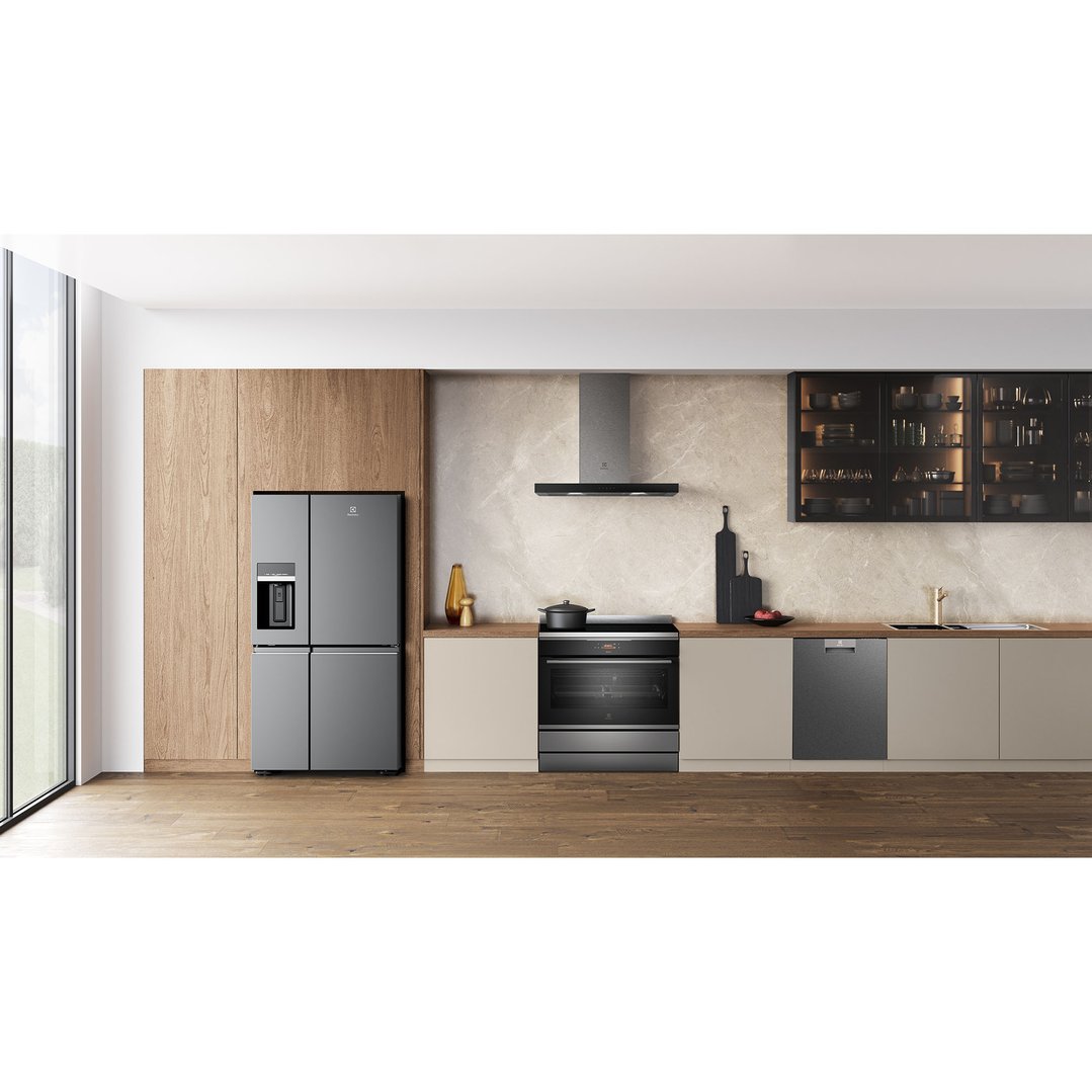 Freestanding cooker with induction cooktop in a modern kitchen setting